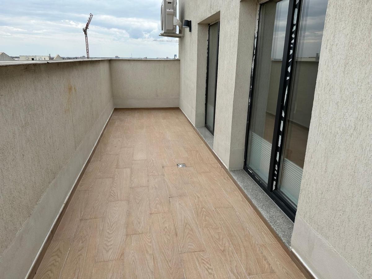 Fabulous Penthouse Lakeview W20 דירה *